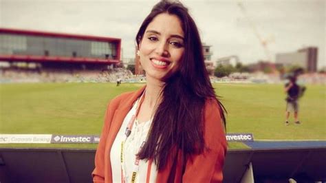 5 Standout Female Sports Anchor In Cricket Catch News