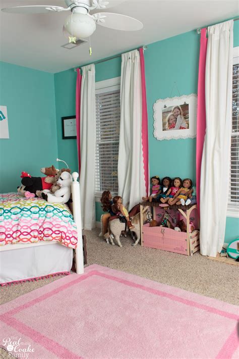 Pink blanket and fairy light from arouisse. Cute Bedroom Ideas and DIY Projects for Tween Girls Rooms ...