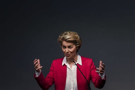 Aranha sofreu racismo jogando pelo santos. Visão | Von der Leyen: Portugal pode "tirar o máximo" do ...
