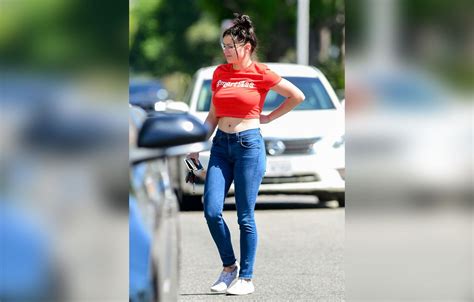 Ariel Winter Shows Off Her Midriff In A Crop Top On Lunch Run — See Pics