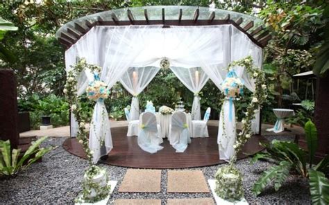 Fashion On The Couch Outdoor Wedding Decorations