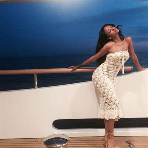 Rihanna Poses In A Bikini On A Yacht While On Vacation See The Sexy