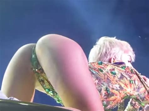 Miley Cyrus Ass Show Video Bangerz Tour In Tacoma Upskirtstars