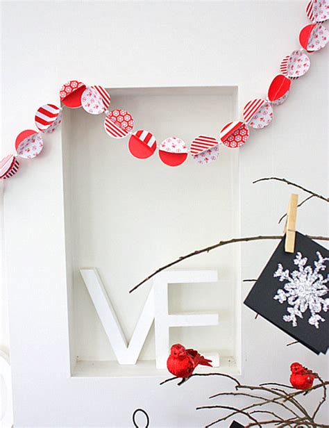 The next time you're at the craft store, pick up some polka dot kraft paper and premade tags. 12 DIY Christmas Garlands That Celebrate Holiday Cheer