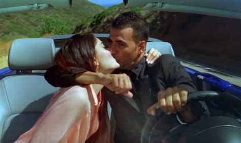 Akshay Kumar And Kareena Kapoor Khans Hot Kissing Video Clip Has Gone