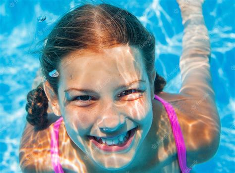 Premium Photo Underwater Girl
