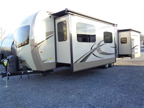 2018 New Forest River Rockwood Signature Ultra Lite 8335bss Travel