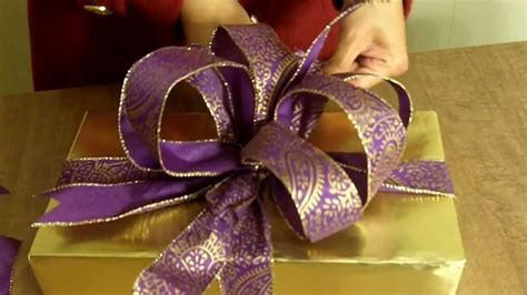 How To Make The Ultimate Bow For Your Christmas T Or Present Youtube