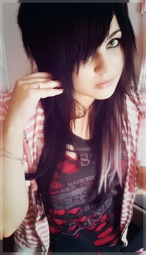 Black anime girl wallpapers top free black anime girl. Emo girl, black hair, pink hair, green eyes. | Emo scene ...