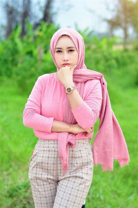 Lihat ide lainnya tentang albert einstein quotes, dj logo, gambar. Pin oleh Harithilhami di Bra | Gaya hijab, Jilbab cantik, Gaya