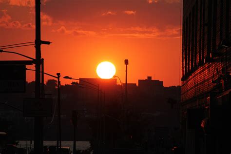 Picture Of Manhattanhenge Occurring In New York City On Ju Flickr