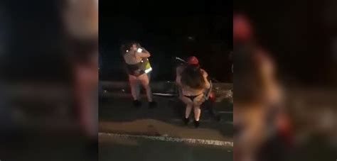 camioneros desatan polémica por fiesta con mujeres semidesnudas en plena ruta