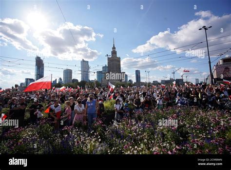 Warsaw 1st Aug 1944 People Gather To Commemorate The Warsaw Uprising