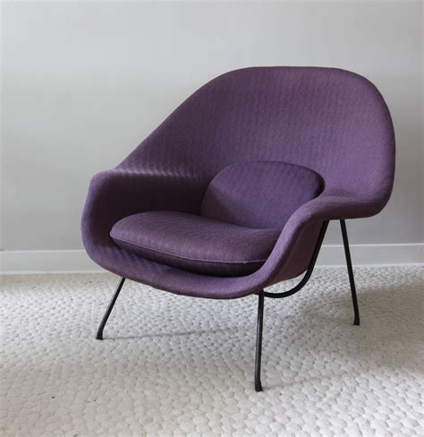 The womb chair is available in three sizes. str8mcm: Eero Saarinen Womb Chair