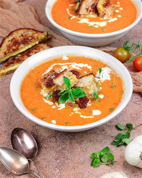 Easy And Fast Tomato Bisque Soup With Fresh Tomatoes