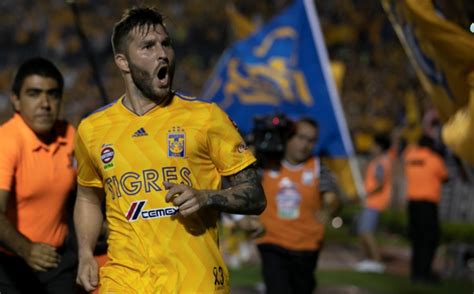 It was fitting that it was the veteran forward. Con portada de La Afición, Gignac recuerda su llegada a México