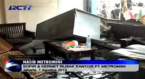 Kepala sub seksi operasi dan siaga sar palembang benteng telau mengatakan, selain sopir bus jenis mitsubishi fuso dengan nomor polisi bd 7031 au, bernama very, kernet bus sriwijaya, jimmy ikut tewas (baca: Diduduki Preman, Sopir dan Kernet Rusak Kantor PT ...