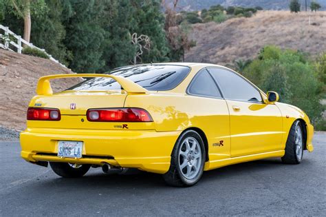 This 2001 Acura Integra Type R Ticks All The Right Boxes Carscoops