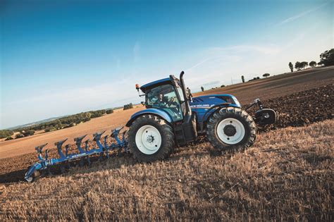 New Holland Agriculture Widens Extensive T6 Tractor Range With Unique 6