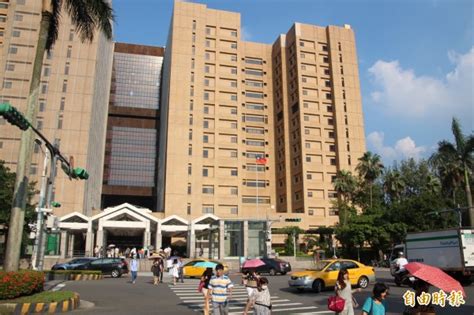 National taiwan university hospital (chinese: 台大醫院美食街冒濃煙 警消封鎖現場尋找火源 - 社會 - 自由時報電子報