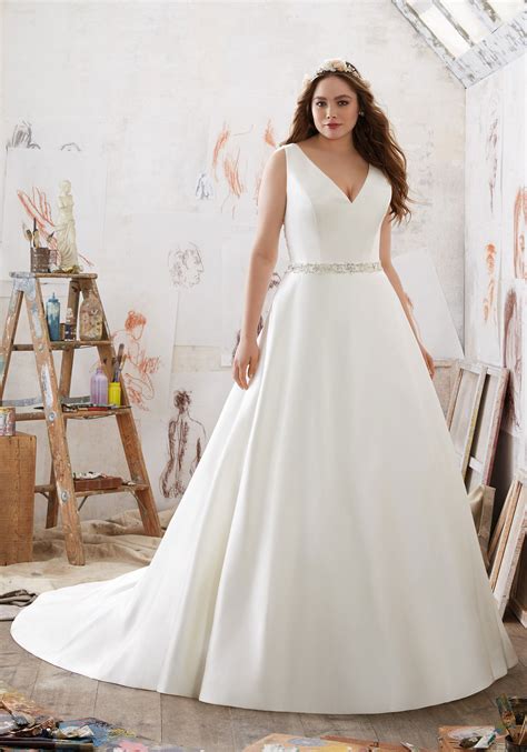 plus sized wedding dresses in the world don t miss out goldweddingdress1