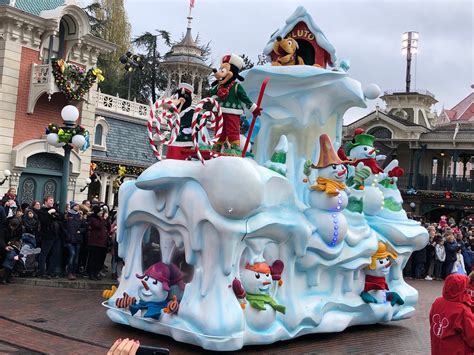 When Do Christmas Decorations Go Up At Disneyland 2019 Shelly Lighting