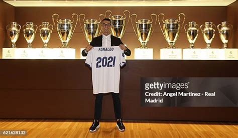 Cristiano Ronaldo Signs New Five Year Real Madrid Contract Photos And