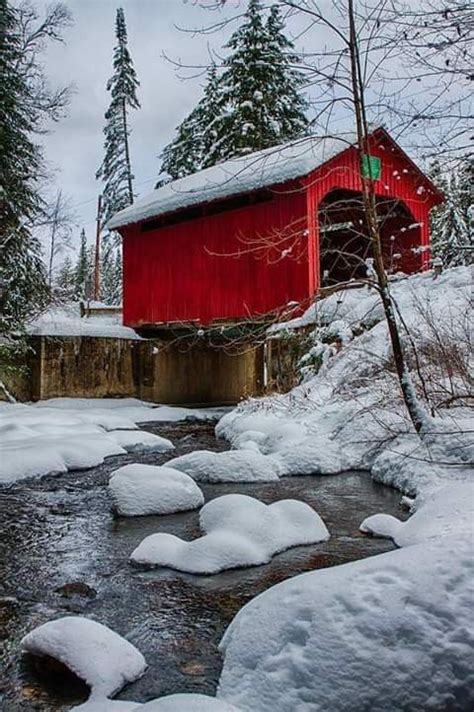 Covered Bridge On A Snowy Winter Day Coveredbridges Snowyday