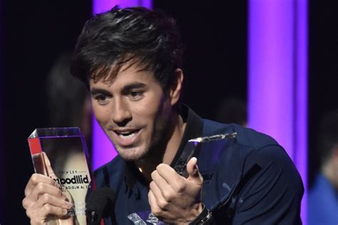 Look Enrique Iglesias Shares First Photo With Both Of His Twins UPI