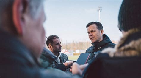 Patrick van aanholt (crystal palace), nathan aké (manchester city), daley blind (ajax amsterdam), denzel dumfries (psv), matthijs de ligt (juventus), jurriën timber (ajax amsterdam), joël veltman (brighton), stefan de vrij (inter mailand), owen wijndal (az alkmaar) DFB-Team vor Niederlande: "Gute Mannschaft für EM 2020 ...