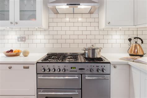 20 splashback ideas that could transform your kitchen. Range cooker with white metro tile splashback - Eclectic ...