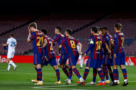 Goalkeepers defenders midfielders forwards coaching staff. FC Barcelona 2-1 Dynamo Kyiv - Champions League Player Ratings