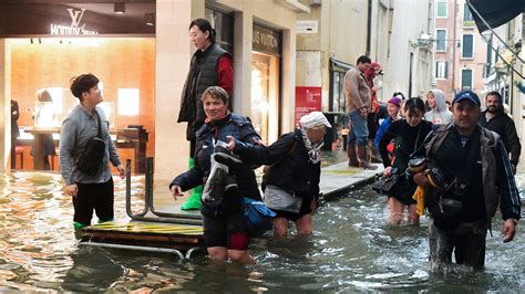 9 Dead Venice Flooded As Extreme Weather Hits Italy Ktla