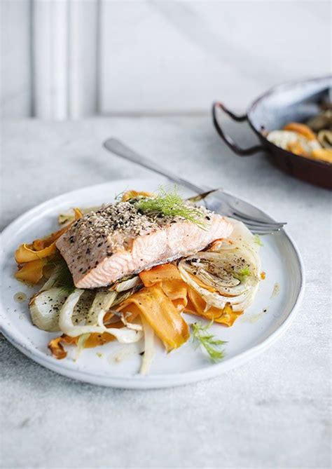 Zalm uit de oven met sesamzaadjes wortel en venkel