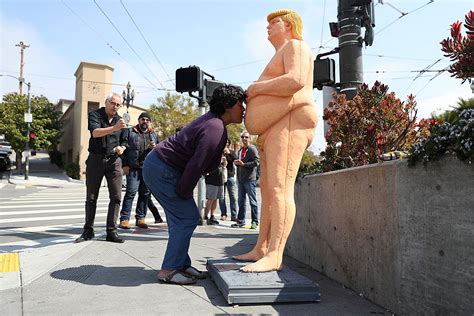 estatuas de trump desnudo aparecen en cinco ciudades de estados unidos gallery cnn
