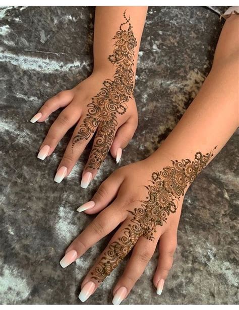 Épinglé Par R Sur Henna Patterns Tatouage Au Henné Modèles De Henné