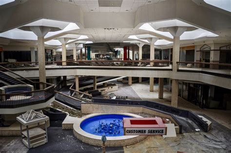 A Democratic Presidential Candidate Is Pitching To Save Dead Malls