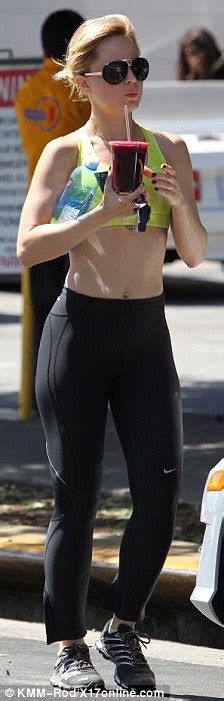 Mena Suvari Shows Off Her Toned Tummy In Tiny Bra Top After Work Out Daily Mail Online