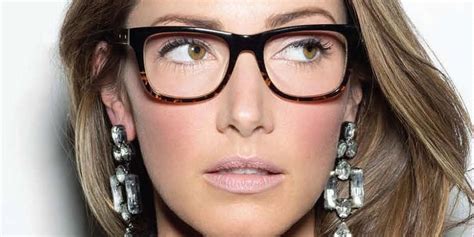 Bobbi Browns Makeup Tips For Glasses Wearers