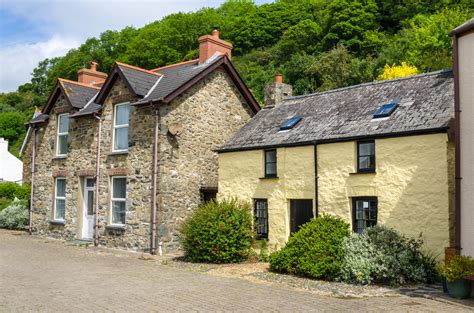 All beach access king bed laundry ocean front. Booking A Cottage Rental in Wales - Trek Seek