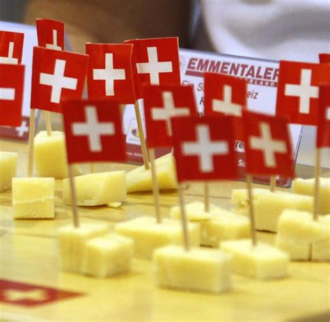 Die produkte in der kategorie schweizer käse mit preisen, nährwerten und weiteren infos. Sanktionen : Schweizer beliefern Russen mit neutralem Käse ...