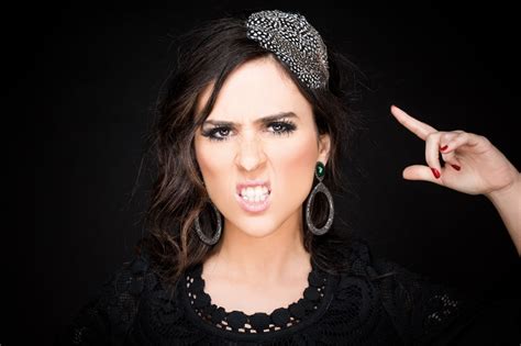 Então envie seu pornô real e aumente sua popularidade! Tatá Werneck