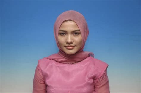 Ketua puteri umno zahida zarik khan membidas kenyataan calon ph bagi pilihan raya kecil (prk) tanjung piai, karmaine. 7 Hottest Malaysian Women in Politics - Lolaloot