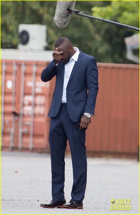 Idris Elba Explains The Mystery Bulge In His Pants What Is It