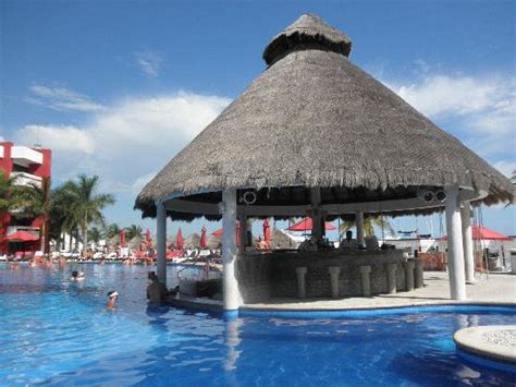 The Sexy Pool Bar Picture Of Temptation Cancun Resort Cancun Tripadvisor