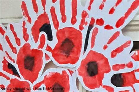 Easy Easy Handprint Poppy Wreath for Remembrance Day for Remebrance Day