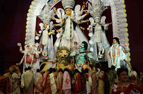 11 Famous Kolkata Durga Puja Pandals