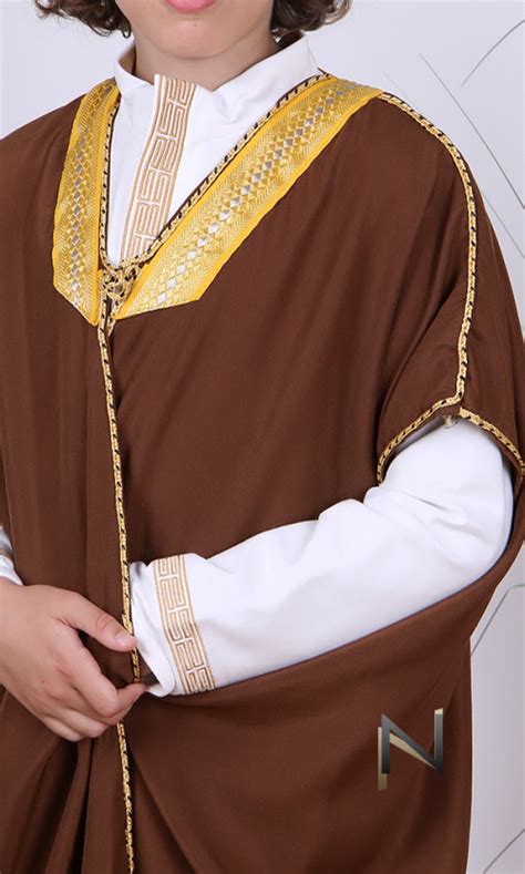 Long Elegant Bisht Gold Sfifa To Wear Over A Qamis For Parties Or Events