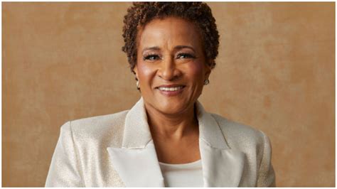 Wanda Sykes Aptly Captures The Tales Of Menopause In Im An Entertainer Netflix Comedy