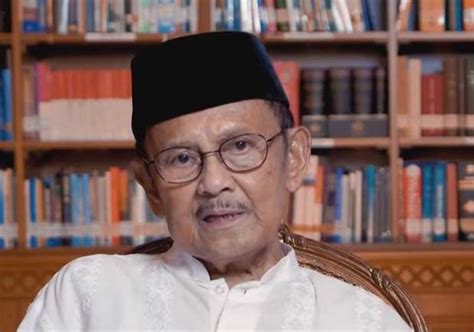 View bj habibie research papers on academia.edu for free. Innalillahi Wainna Ilaihi Rojiun, BJ Habibie Meninggal di ...